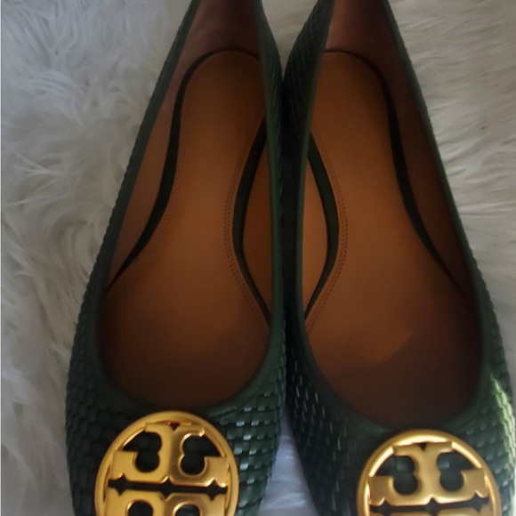 Tory Burch Olive Woven Flats with Gold Emblem - Picture 3 of 5